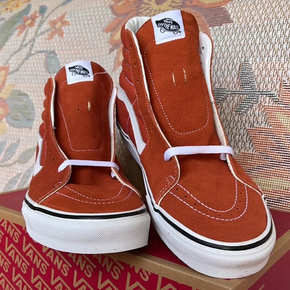 Vans WMNS Sk8-Hi
Color Theory Burnt Ochre
VN0005U9GWP
Sneakers - Picture 8 of 16